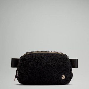 NWT Lululemon Everywhere Fleece Belt Bag - Black